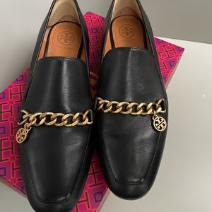Tory Burch Calf Leather charm loafer *BN*